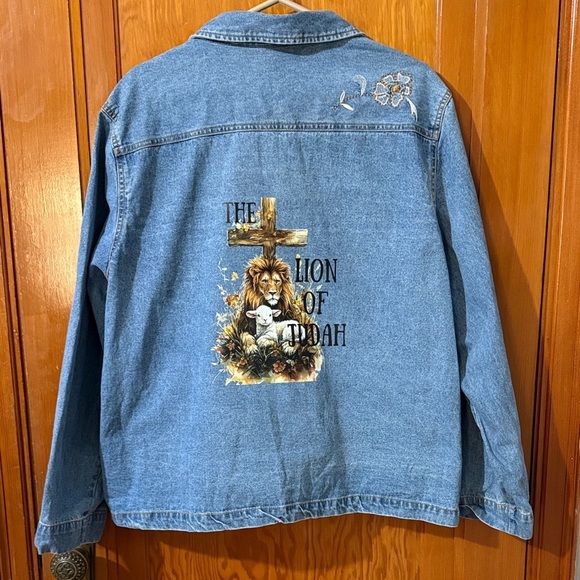 White Stag Jackets & Blazers - White Stag embroidered Denim Jacket.